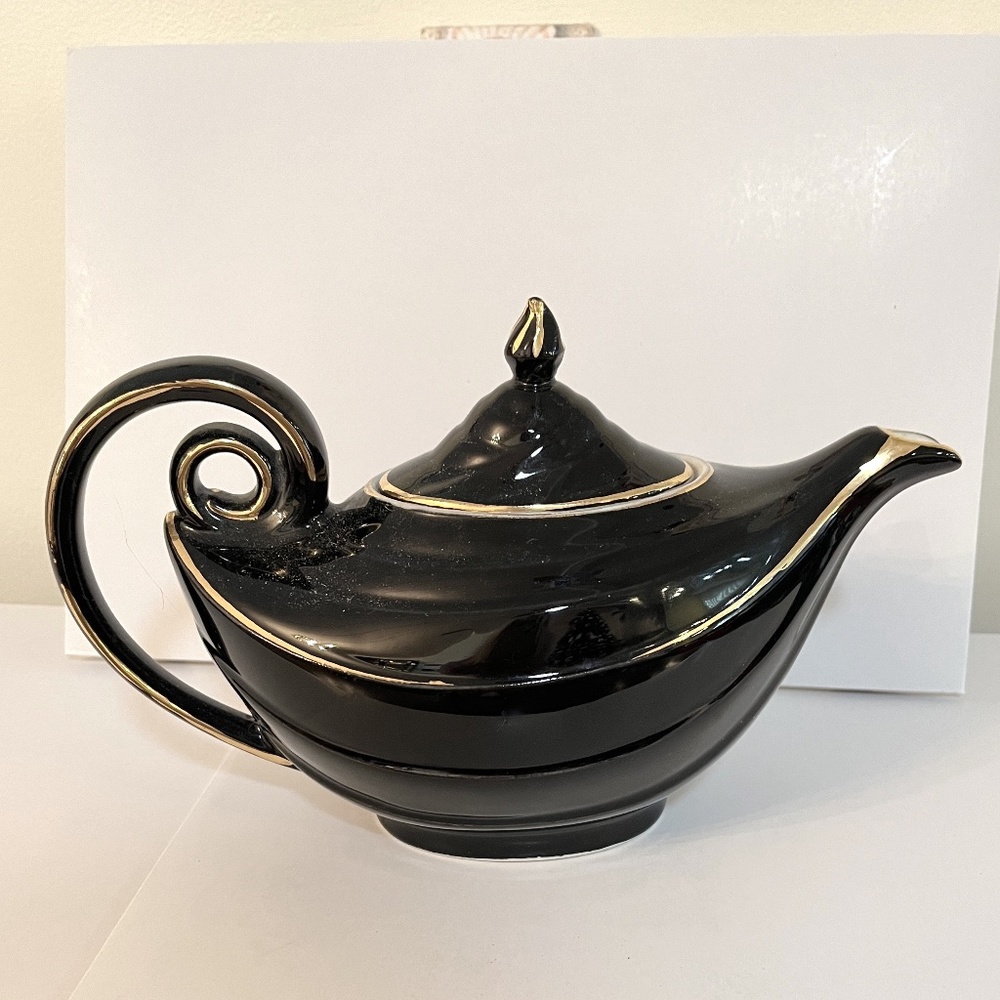 Black and Gold 6 Cup Tea Pot EUC